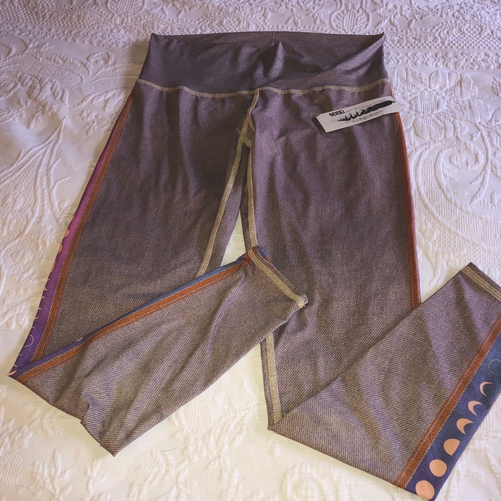 Teeki Rainbow Moon Hot Pant, size L